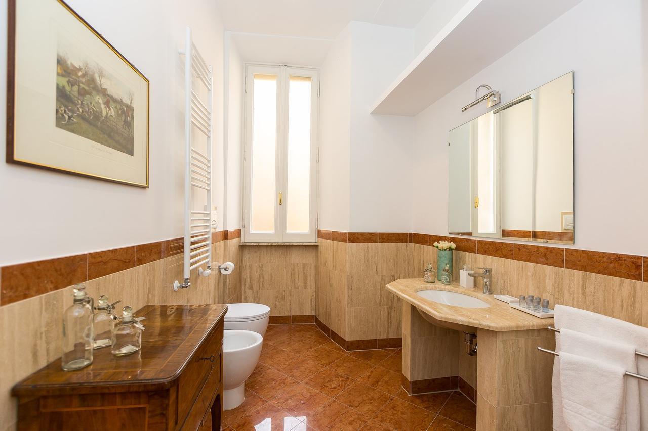 Prestigious Apartment Via Barberini Rome Bagian luar foto