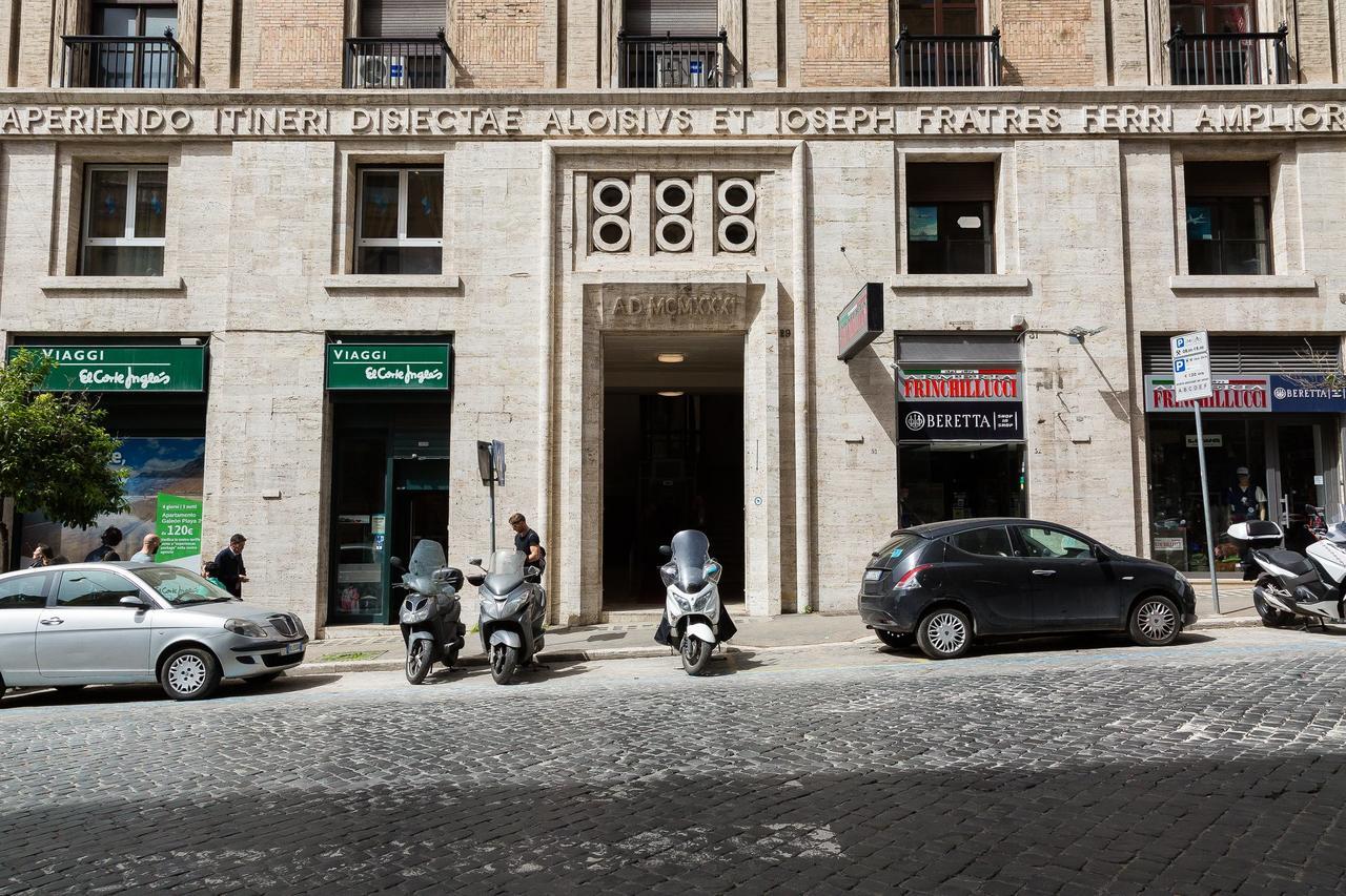 Prestigious Apartment Via Barberini Rome Bagian luar foto
