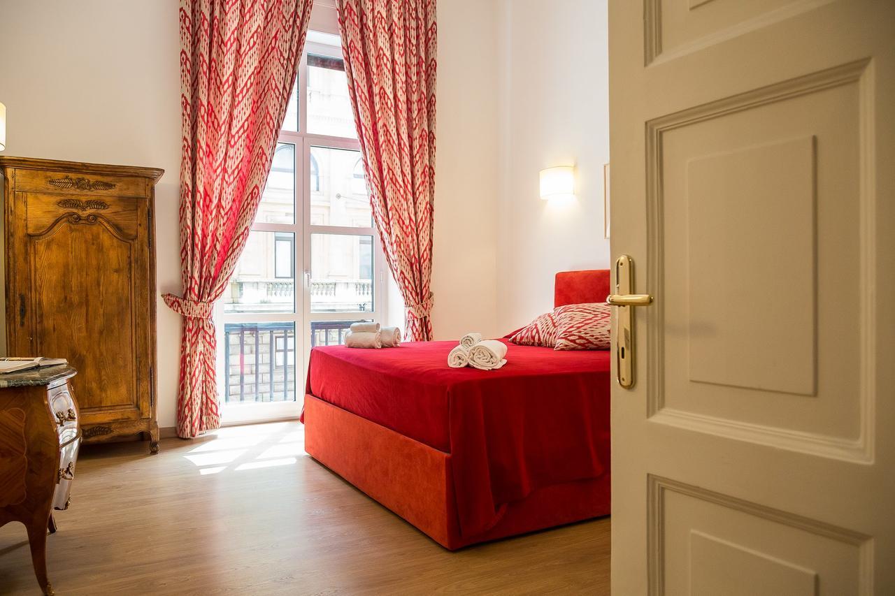 Prestigious Apartment Via Barberini Rome Bagian luar foto