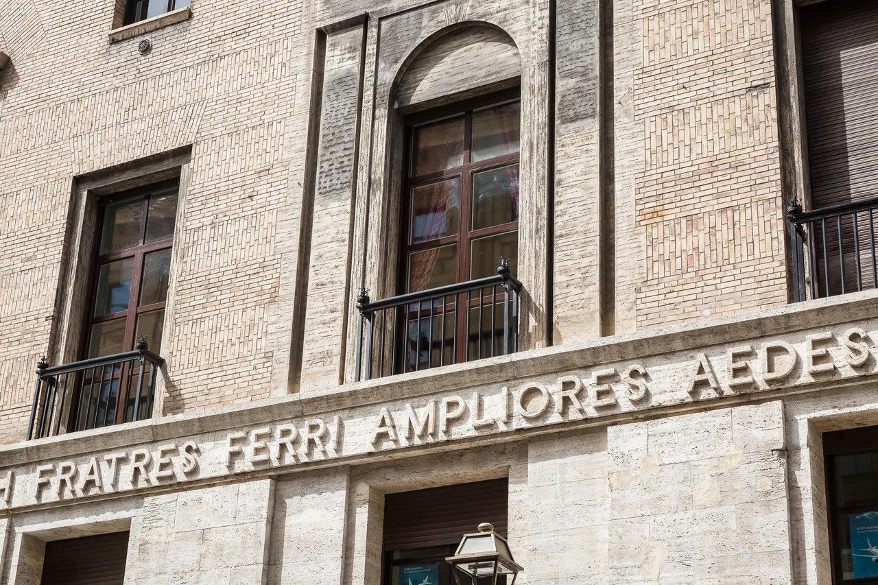 Prestigious Apartment Via Barberini Rome Bagian luar foto