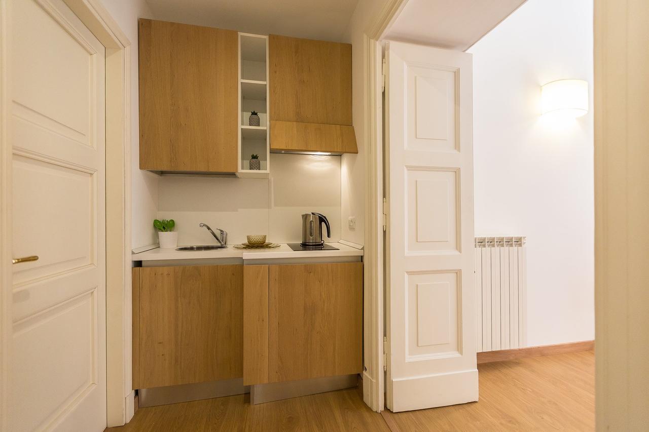 Prestigious Apartment Via Barberini Rome Bagian luar foto
