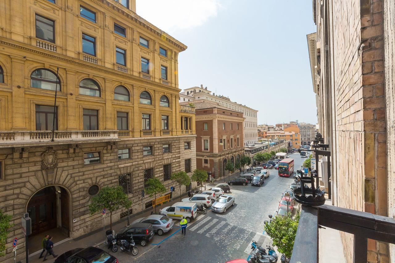 Prestigious Apartment Via Barberini Rome Bagian luar foto