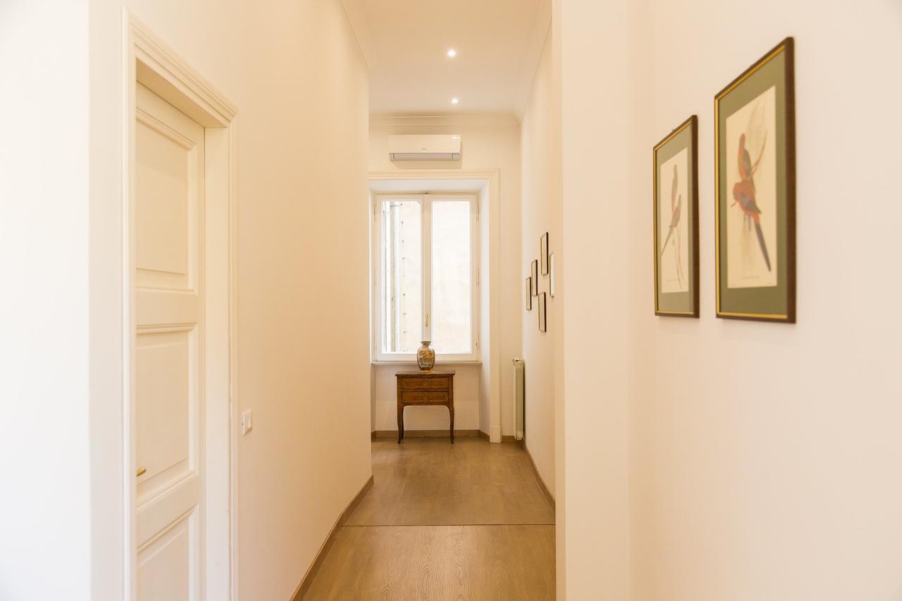 Prestigious Apartment Via Barberini Rome Bagian luar foto