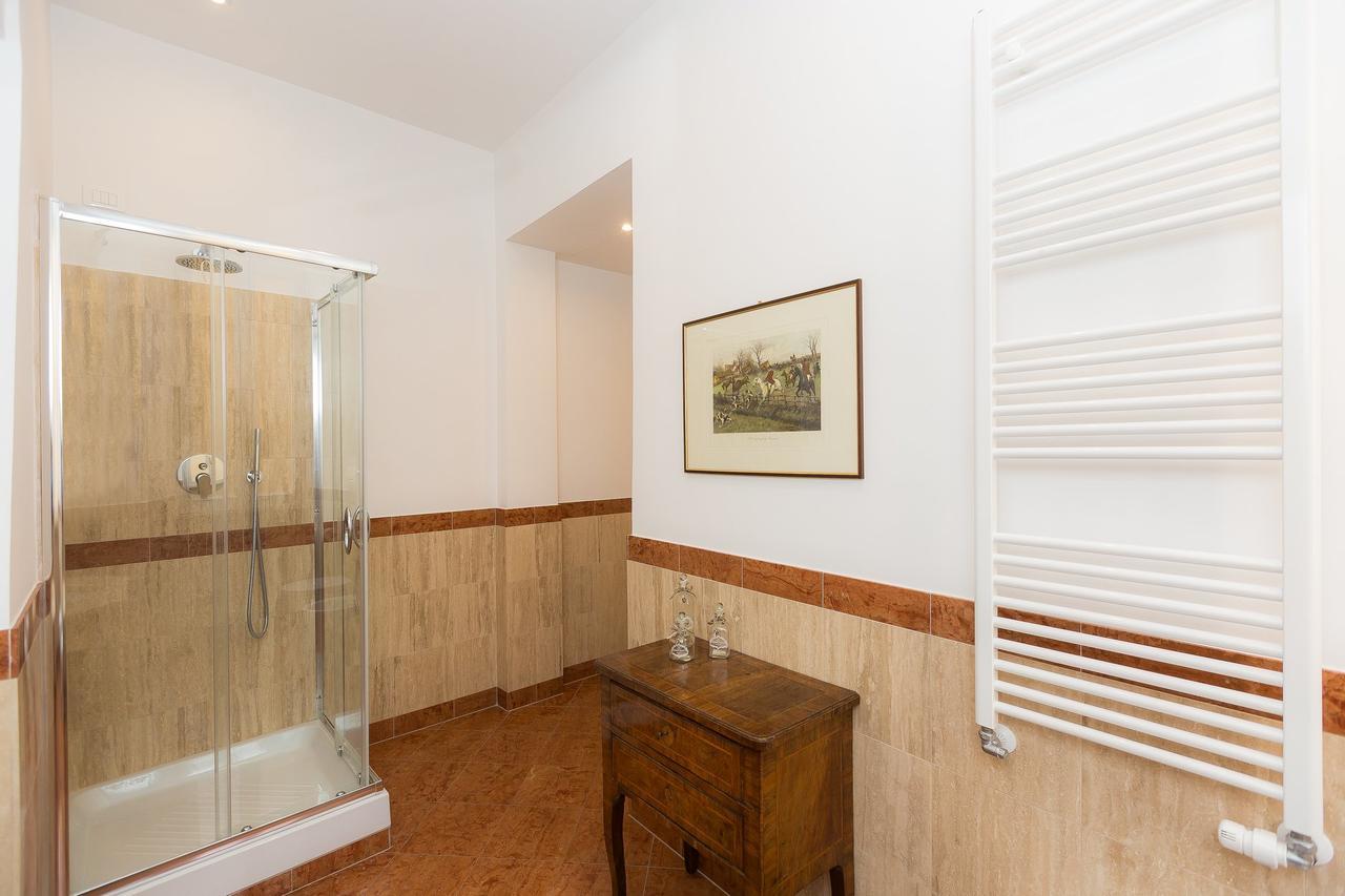 Prestigious Apartment Via Barberini Rome Bagian luar foto