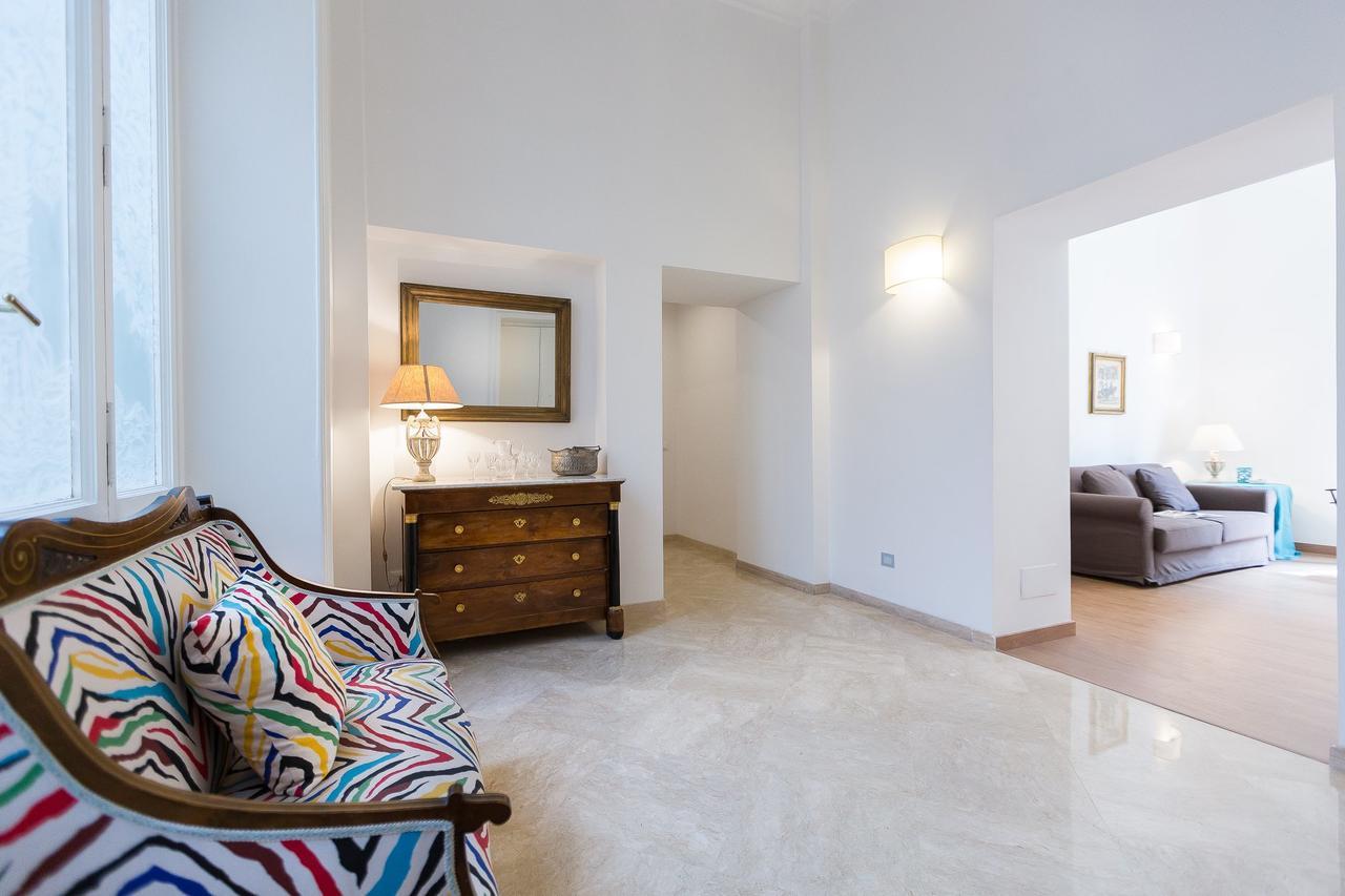 Prestigious Apartment Via Barberini Rome Bagian luar foto